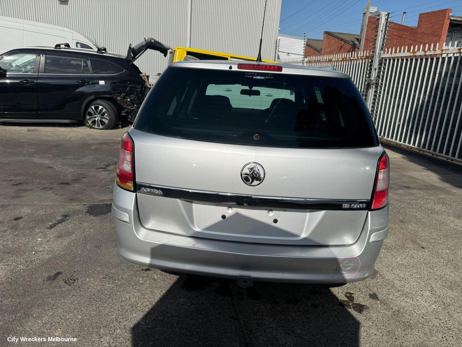 HOLDEN ASTRA RIGHT HEADLAMP, AH, BLACK INSERT TYPE, 10/2004 - 08/2009