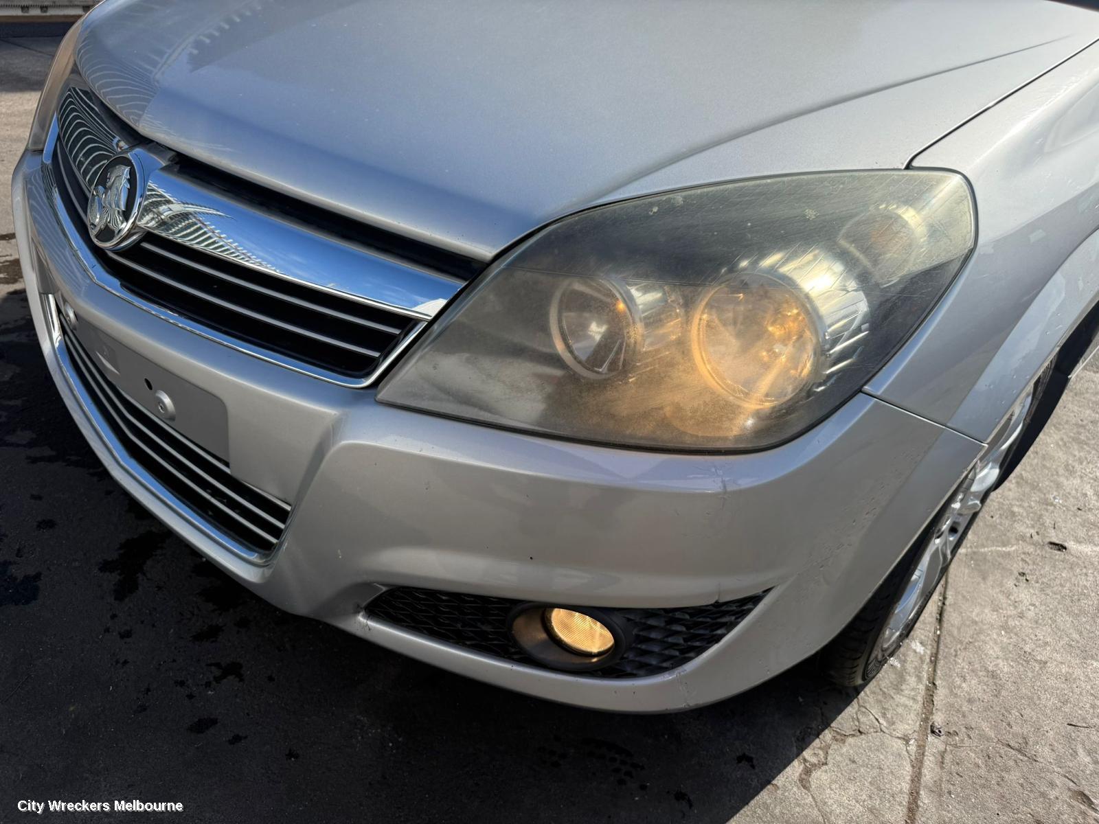 HOLDEN ASTRA RIGHT HEADLAMP, AH, BLACK INSERT TYPE, 10/2004 - 08/2009