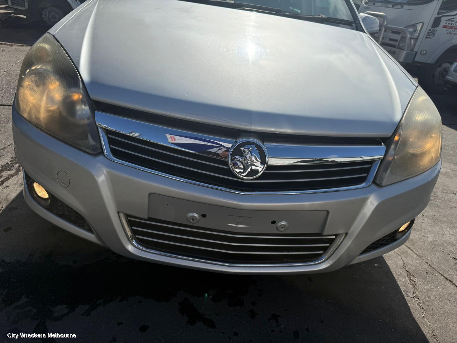 HOLDEN ASTRA RIGHT HEADLAMP, AH, BLACK INSERT TYPE, 10/2004 - 08/2009