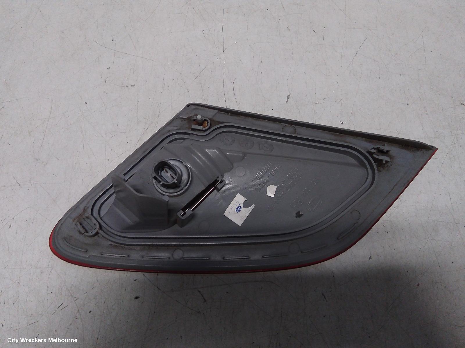TOYOTA AVALON REAR GARNISH, BOOTLID LAMP (RH SIDE), MCX10R, 10/2003 - 06/2005