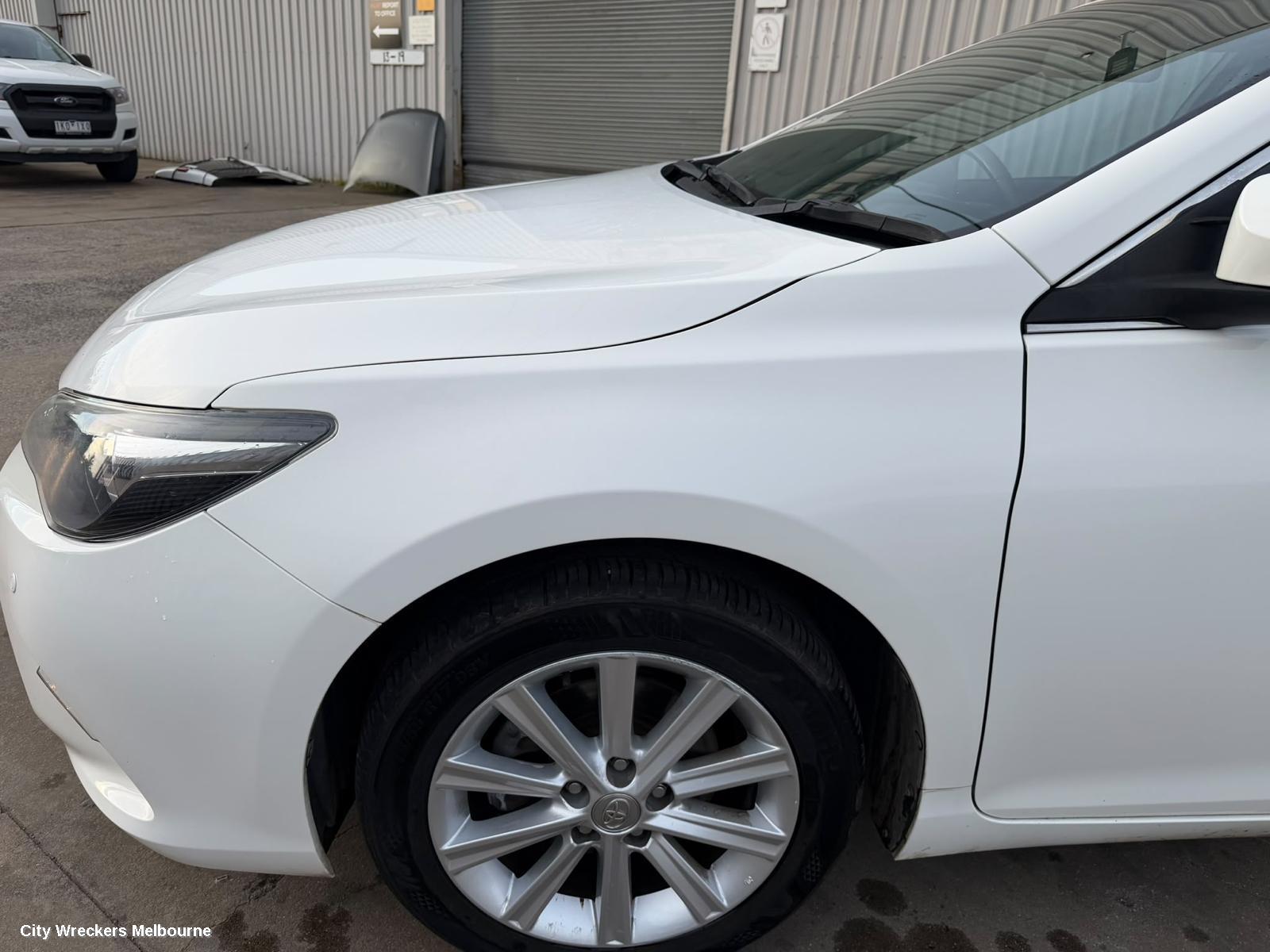 TOYOTA CAMRY COURTESY LIGHT, XV50, FRONT (CENTRE), 05/2015 - 10/2017