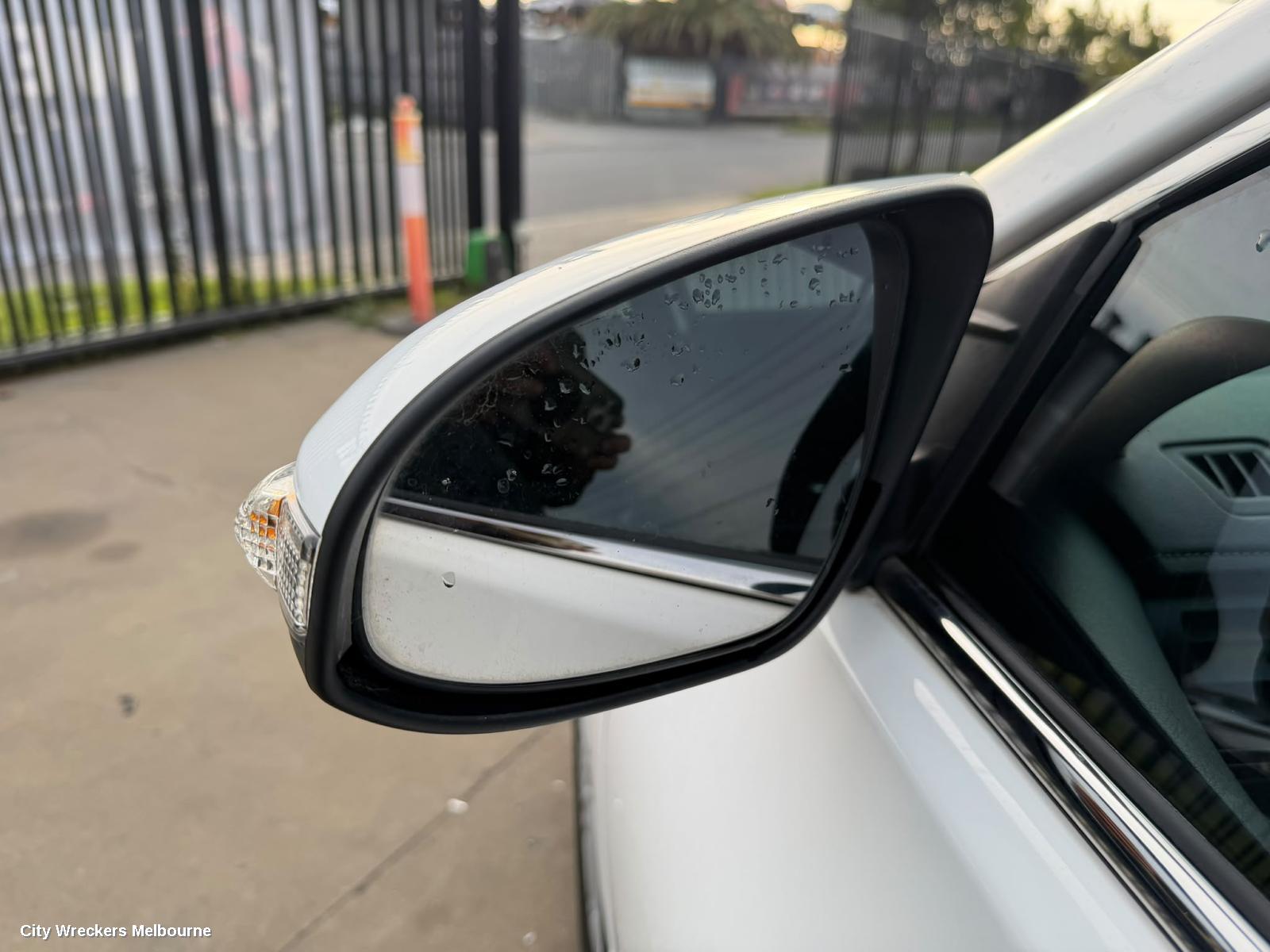 TOYOTA CAMRY COURTESY LIGHT, XV50, FRONT (CENTRE), 05/2015 - 10/2017
