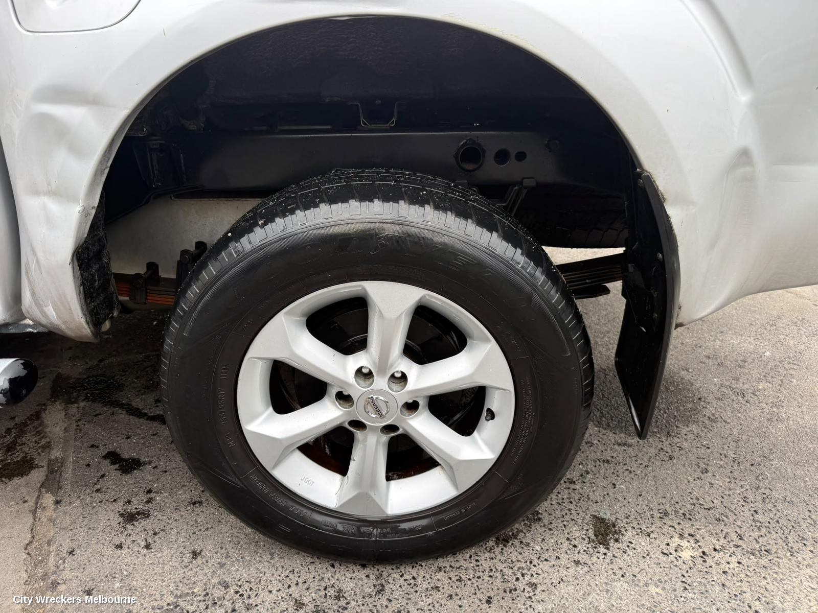 NISSAN NAVARA LEFT FRONT DOOR WINDOW, D40 (VIN VSK), 09/2005 - 08/2015