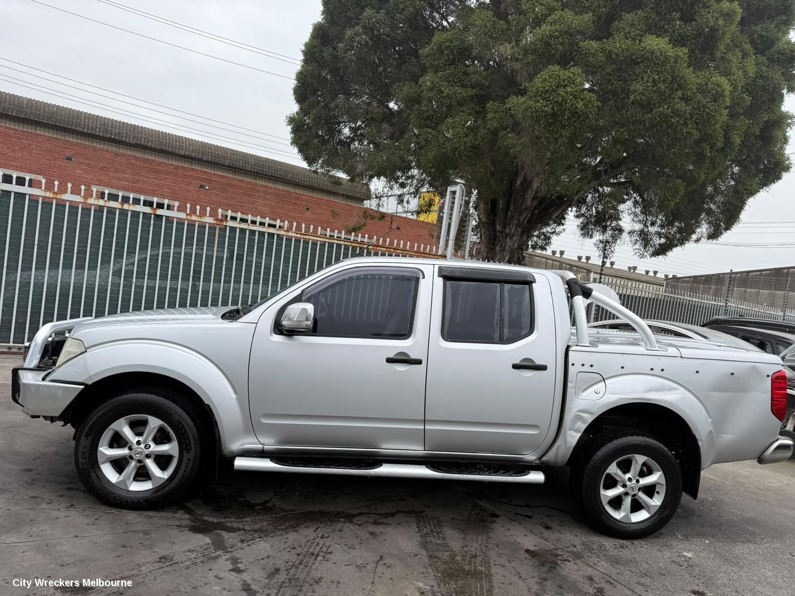 NISSAN NAVARA LEFT FRONT DOOR WINDOW, D40 (VIN VSK), 09/2005 - 08/2015