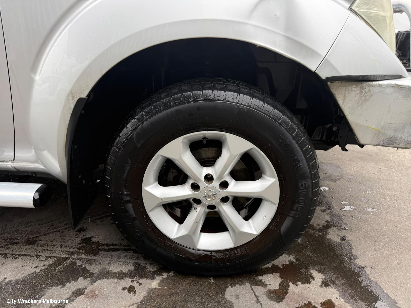NISSAN NAVARA LEFT FRONT DOOR WINDOW, D40 (VIN VSK), 09/2005 - 08/2015