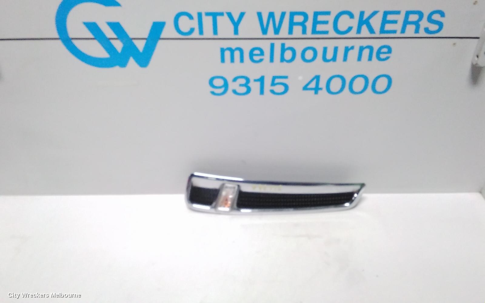 HOLDEN COMMODORE RIGHT INDICATOR/FOG/SIDE, GUARD FLASHER (REPEATER), VF, 05/2013 - 12/2017