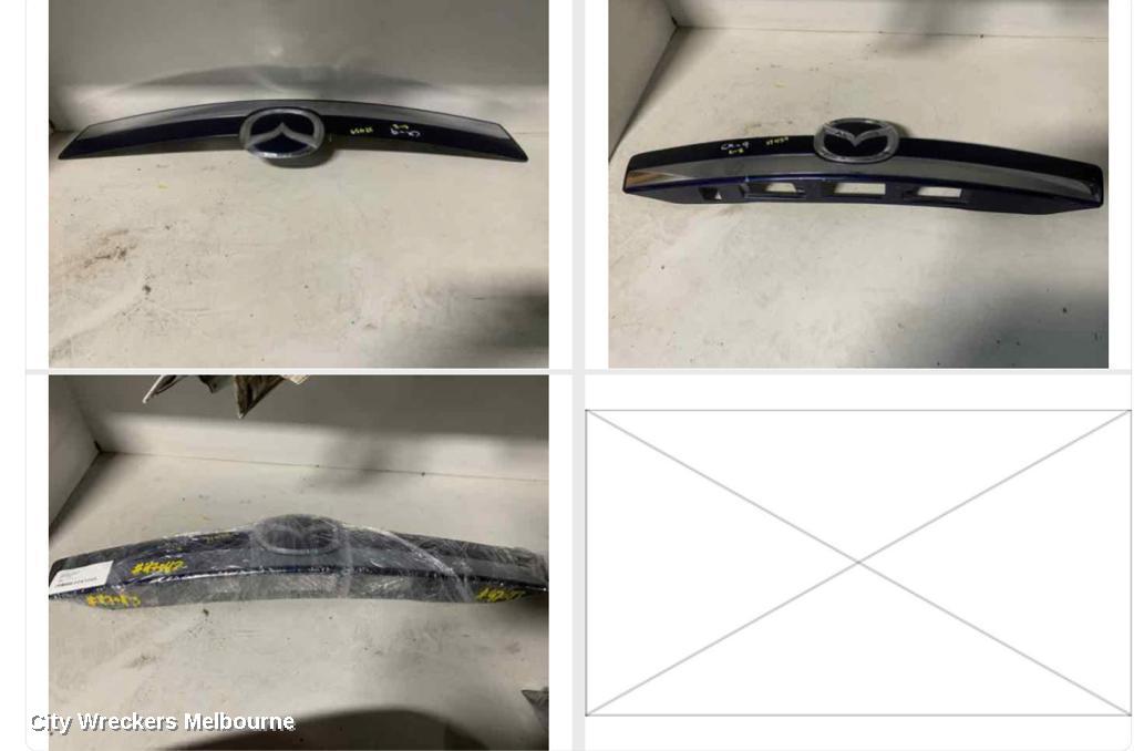 MAZDA CX9 REAR GARNISH, TAILGATE GARNISH (CENTRE), TB, 12/2007 - 06/2009