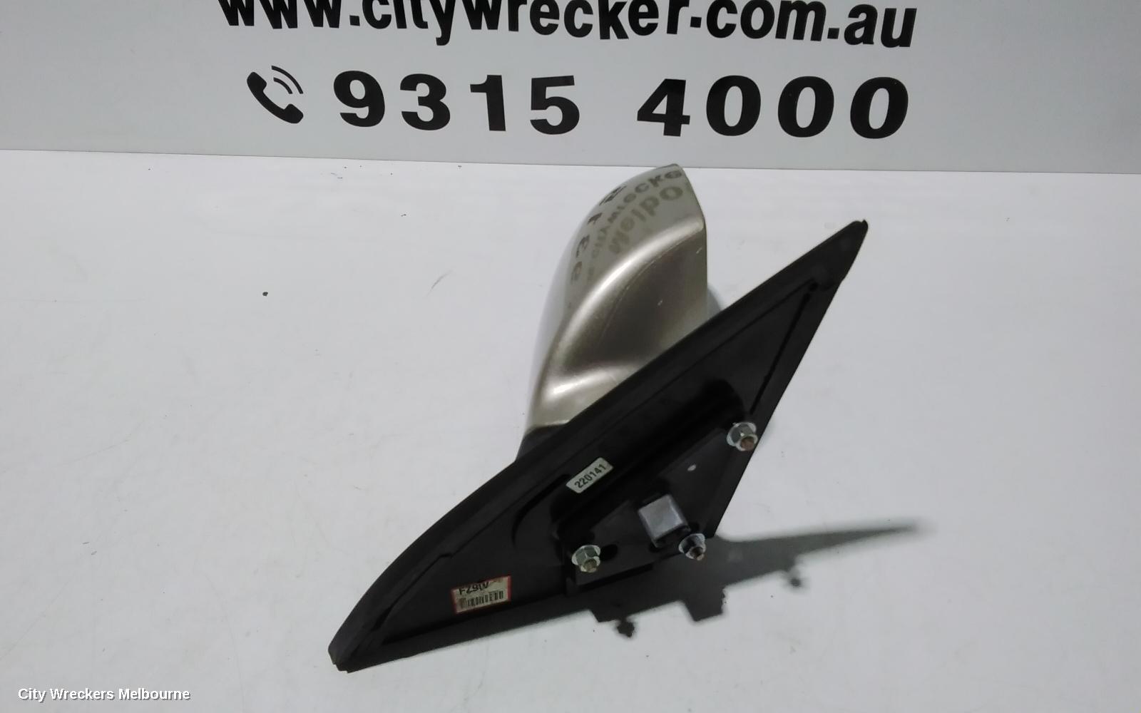 HYUNDAI ELANTRA RIGHT DOOR MIRROR, XD, POWER, COLOUR CODED, 10/2003 - 07/2006