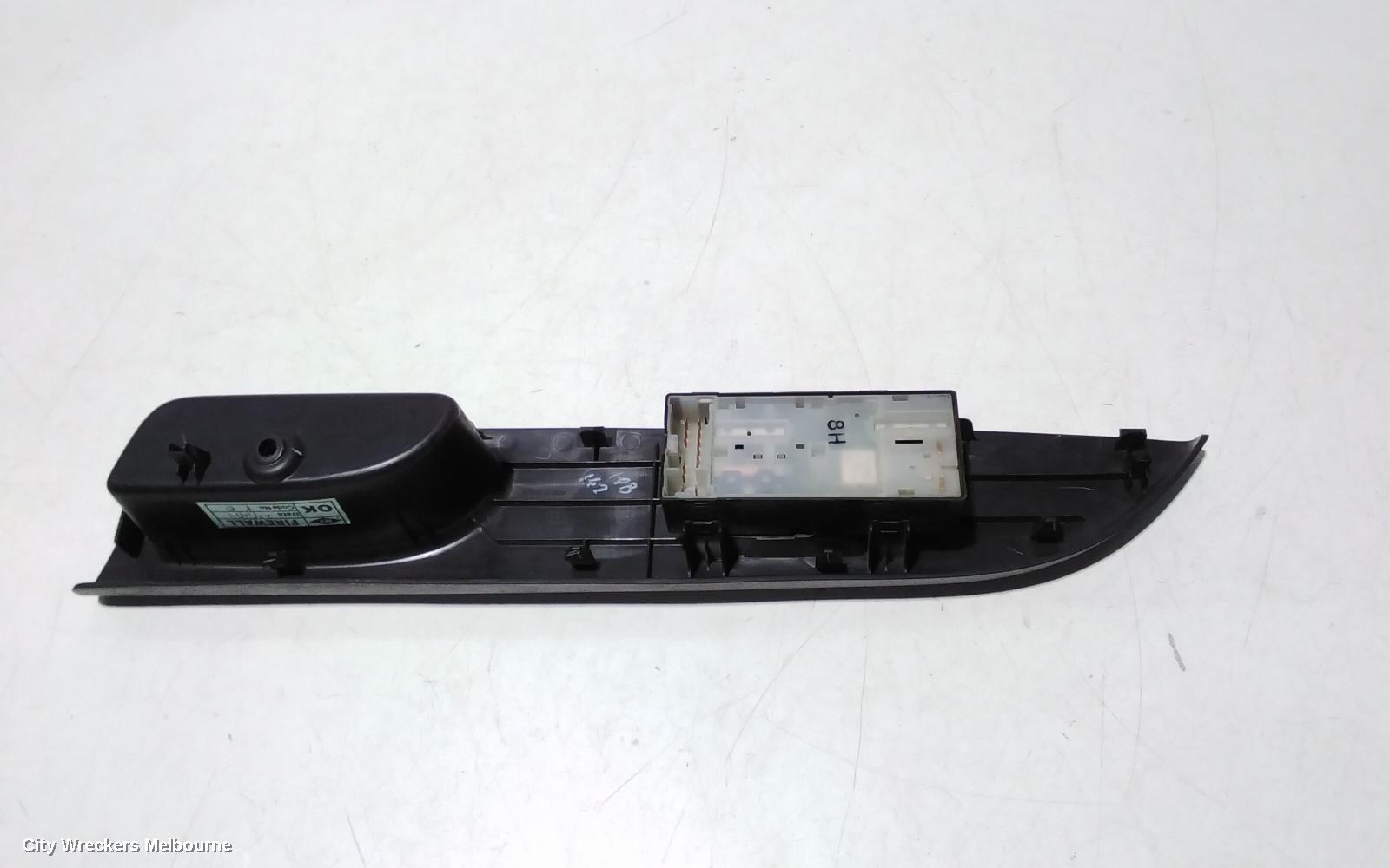 TOYOTA HIACE PWR DR WIND SWITCH, RH FRONT (MASTER SWITCH), TRH/KDH, 03/2005 - 02/2014