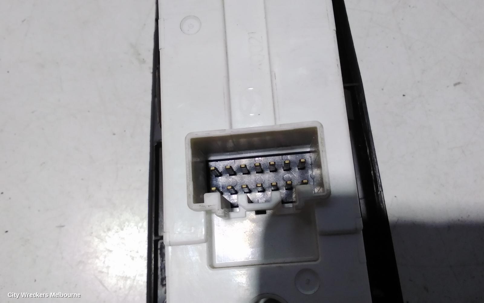 MAZDA 3 PWR DR WIND SWITCH, RH FRONT (MASTER SWITCH), NON FOLDING TYPE, BL, 04/2009 - 10/2013