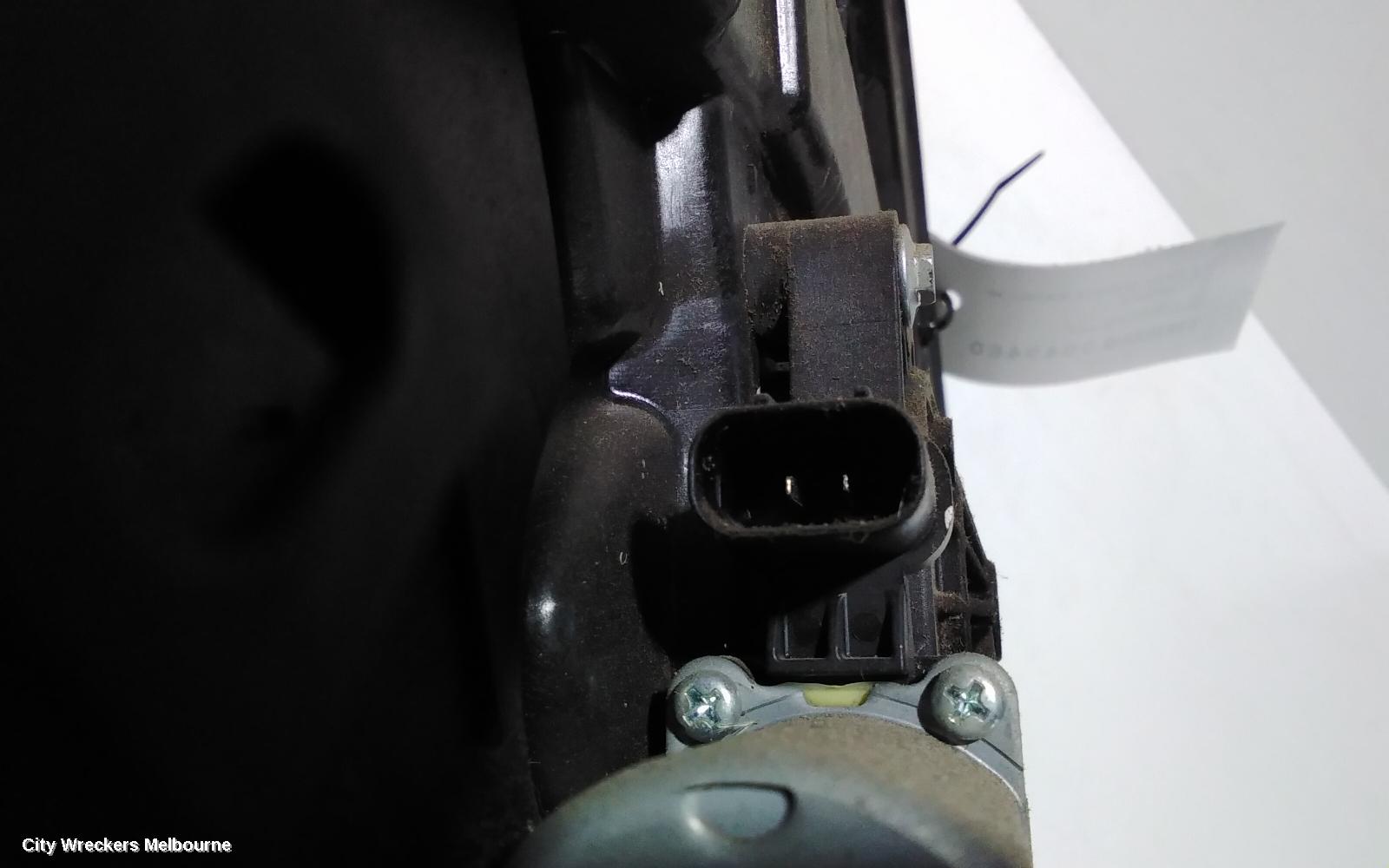 HYUNDAI I30 RIGHT FRONT WINDOW REG/MOTOR, GD, 5DR HATCH, 2 PIN AUTO DOWN, 03/2012 - 04/2017