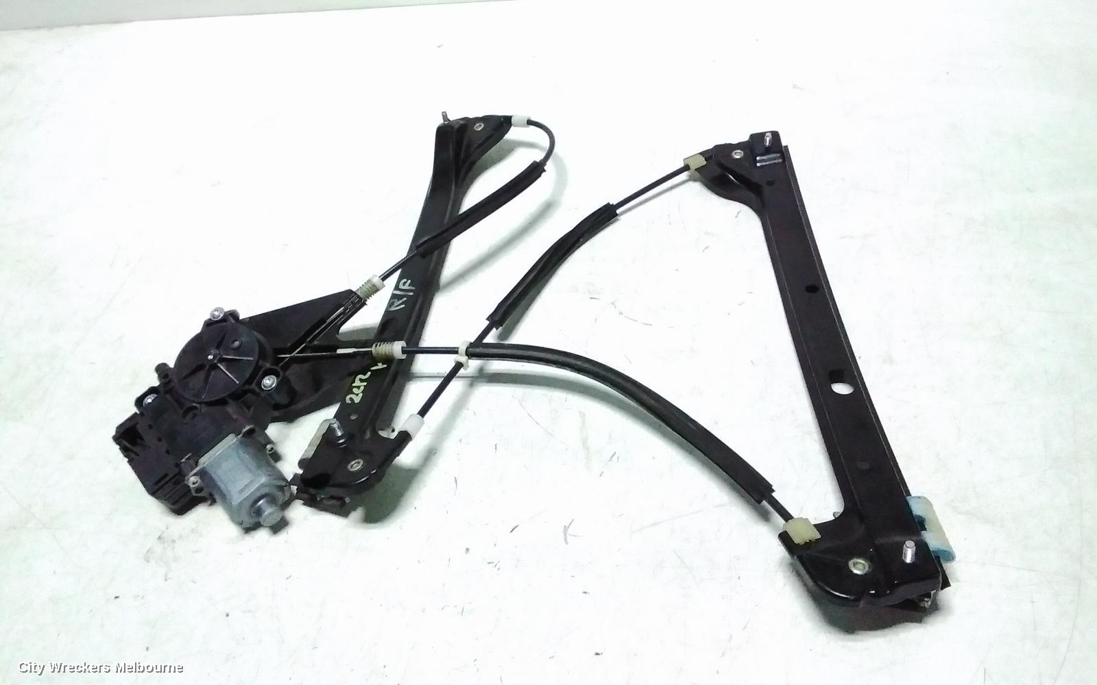 VOLKSWAGEN POLO RIGHT FRONT WINDOW REG/MOTOR, 6R, POWER, 5DR HATCH, 05/2010 - 05/2014