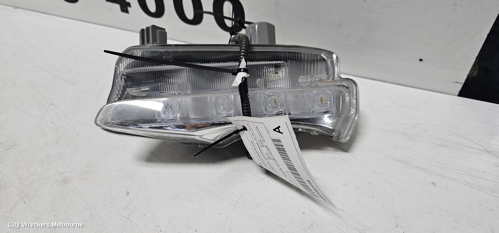 TOYOTA KLUGER RIGHT INDICATOR/FOG/SIDE, BUMPER FOGLAMP SURROUND, GSU50/GSU55, 03/2014 - 10/2016