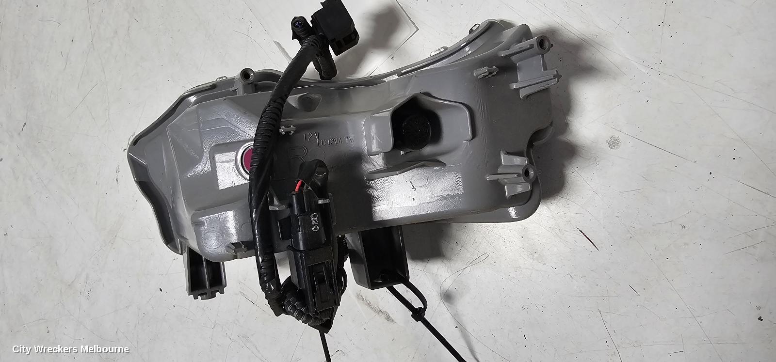 TOYOTA KLUGER RIGHT INDICATOR/FOG/SIDE, BUMPER FOGLAMP SURROUND, GSU50/GSU55, 03/2014 - 10/2016