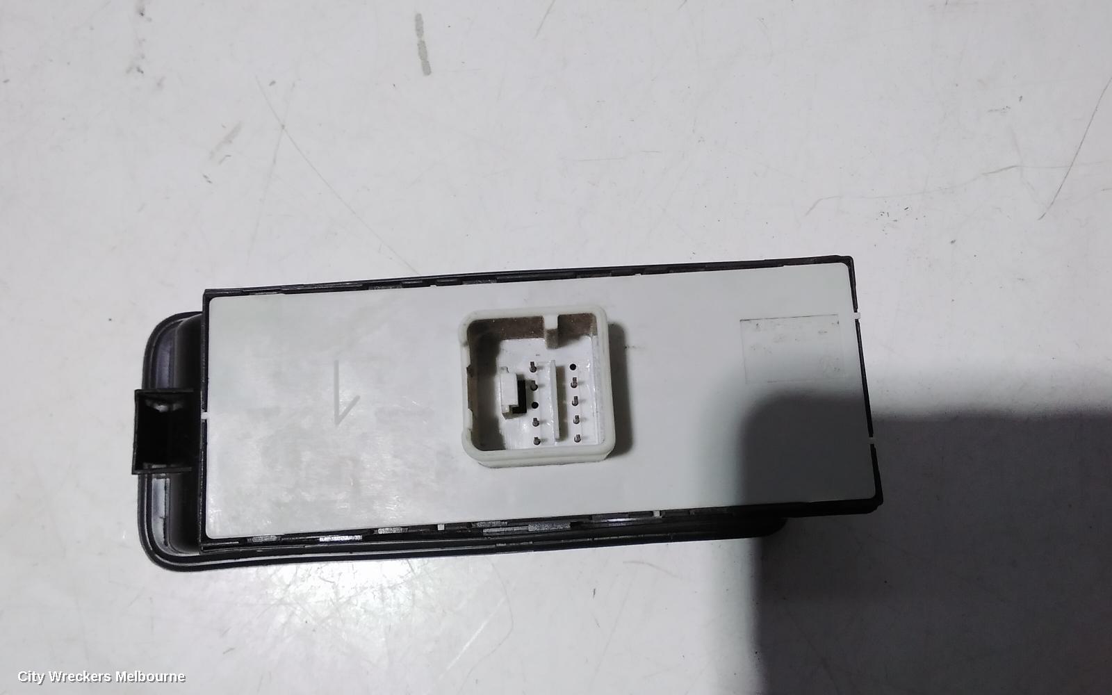 VOLKSWAGEN POLO PWR DR WIND SWITCH, RH FRONT (MASTER SWITCH), 6R, 05/2014 - 09/2017