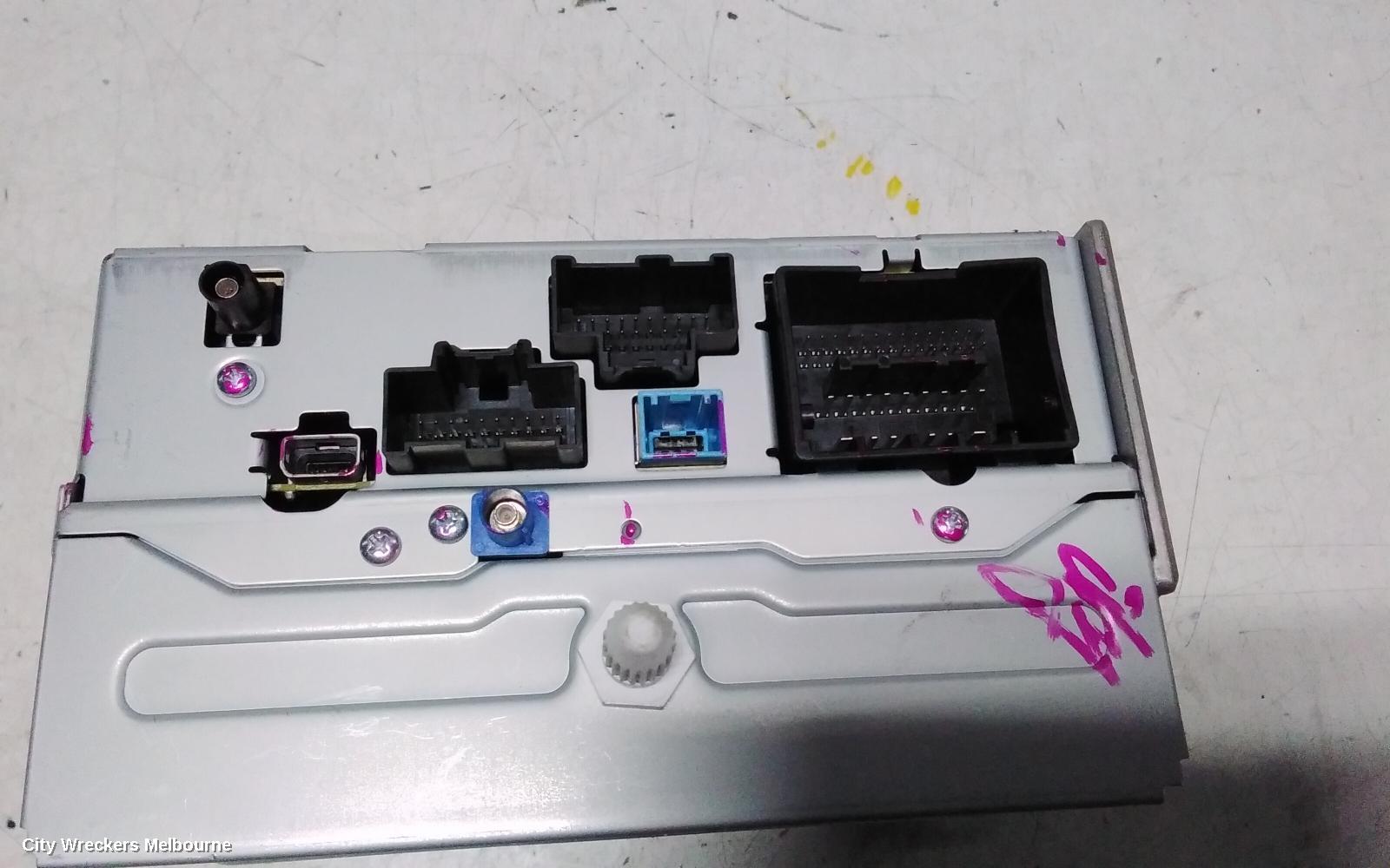 HOLDEN COMMODORE RADIO/CD/DVD/SAT/TV, DISPLAY SCREEN, 8IN SAT NAV TYPE, VF, 05/2013 - 12/2017