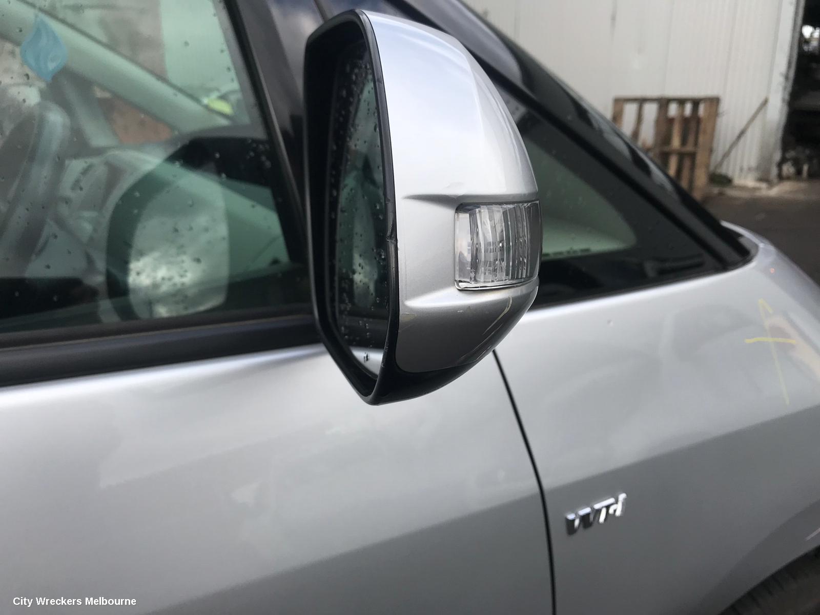 TOYOTA TARAGO REAR GARNISH, TAILGATE LAMP (LH SIDE), ACR50R, 03/2006 - 12/2008