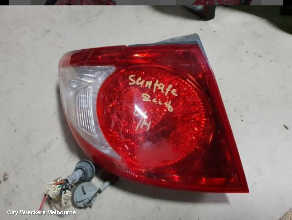 HYUNDAI SANTA FE LEFT TAILLIGHT, CM, IN BODY, 11/2005 - 09/2009
