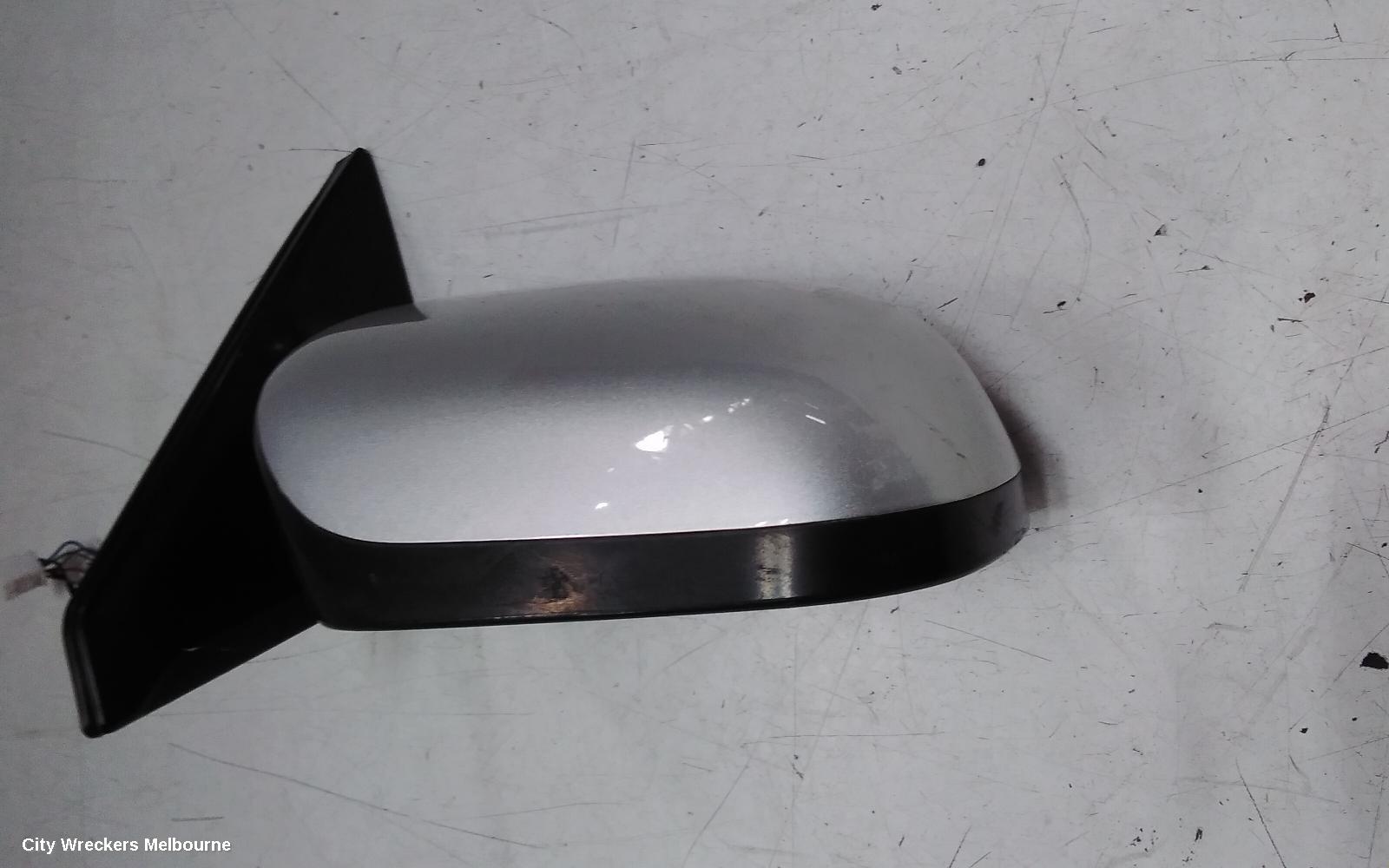 LEXUS IS200/IS300 RIGHT DOOR MIRROR, POWER, RECTANGULAR PLUG TYPE, 08/2001 - 10/2005