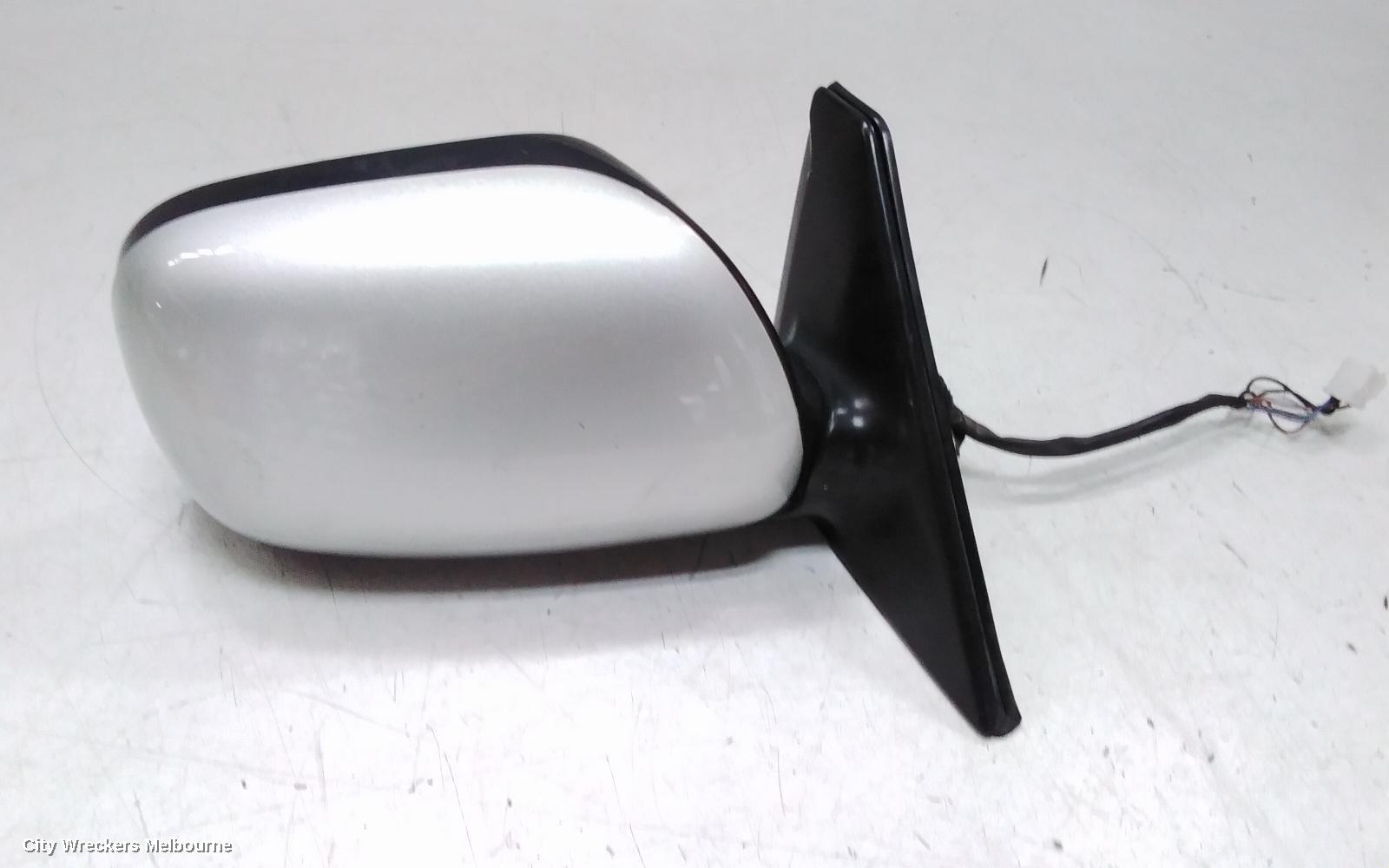 LEXUS IS200/IS300 RIGHT DOOR MIRROR, POWER, RECTANGULAR PLUG TYPE, 08/2001 - 10/2005