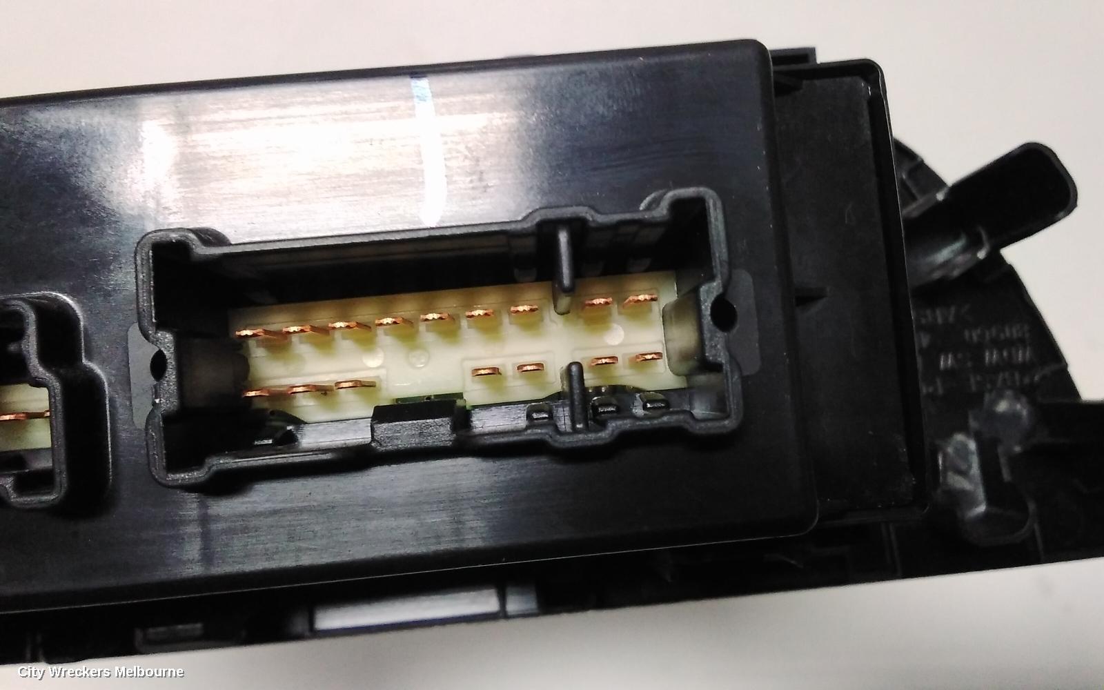 NISSAN QASHQAI PWR DR WIND SWITCH, RH FRONT (MASTER SWITCH), EARLY TYPE (ONLY DRIVERS DOOR AUTO TYPE), J11, 06/2014 - 06/2017