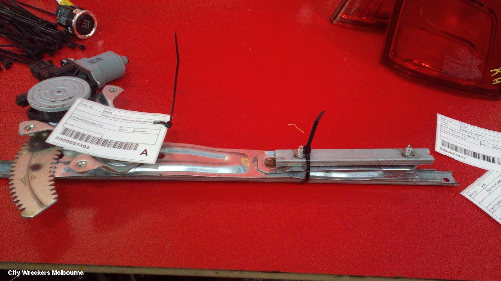 PEUGEOT 4008 RIGHT FRONT WINDOW REG/MOTOR, 05/2012 - 12/2017