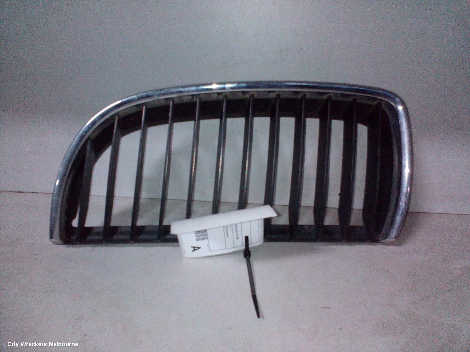 BMW 3 SERIES GRILLE, BUMPER GRILLE (LH SIDE), E90, SEDAN, STANDARD TYPE (AUTO T/M), 03/2005 - 08/2008