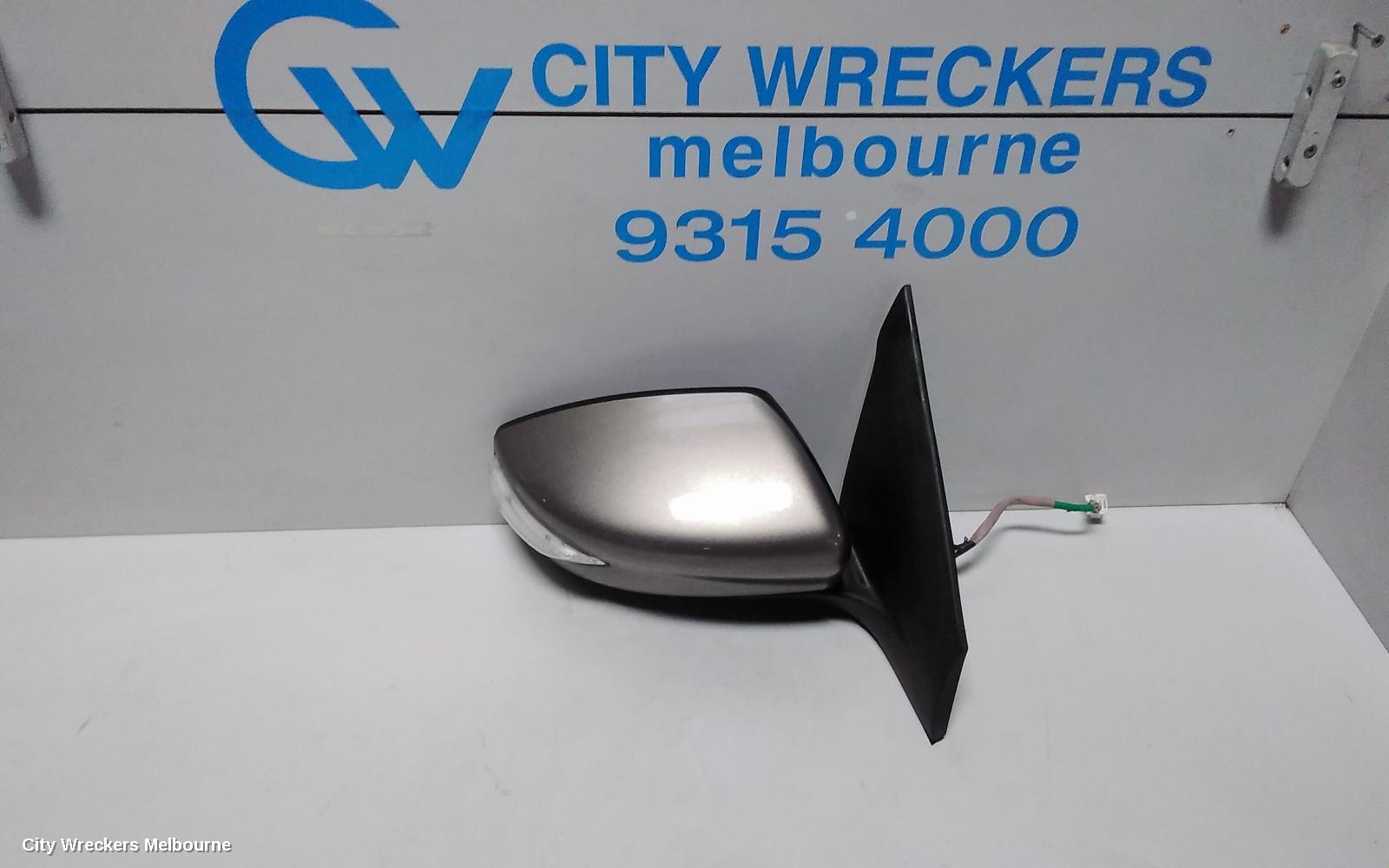NISSAN PULSAR RIGHT DOOR MIRROR, B17, SEDAN, MANUAL FOLD TYPE, 12/2012 - 12/2017