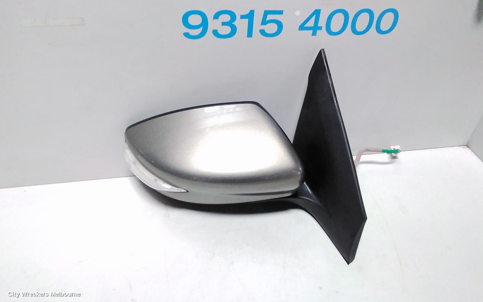 NISSAN PULSAR RIGHT DOOR MIRROR, B17, SEDAN, MANUAL FOLD TYPE, 12/2012 - 12/2017