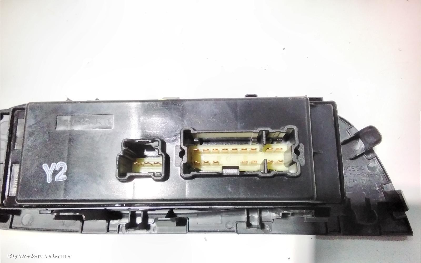 NISSAN XTRAIL PWR DR WIND SWITCH, RH FRONT (MASTER SWITCH), T32, 03/2014 ONWARDS