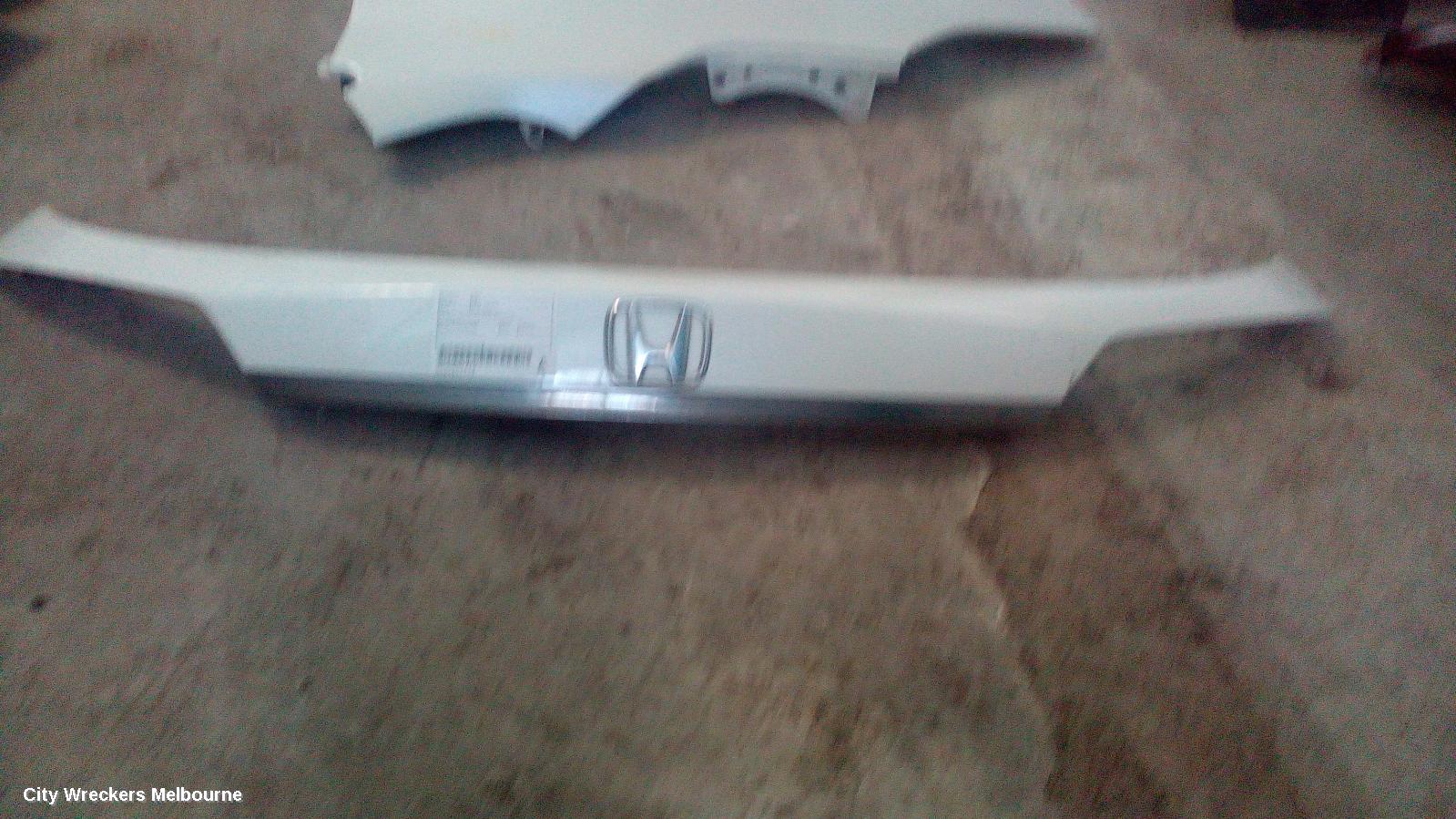 HONDA HRV REAR GARNISH, TAILGATE GARNISH (CENTRE), RU5, 07/2018 ONWARDS