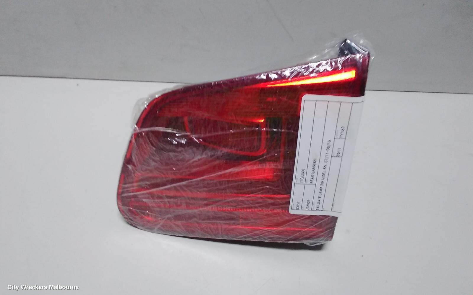 VOLKSWAGEN TIGUAN REAR GARNISH, TAILGATE LAMP (RH SIDE), 5N, 07/2011 - 08/2016