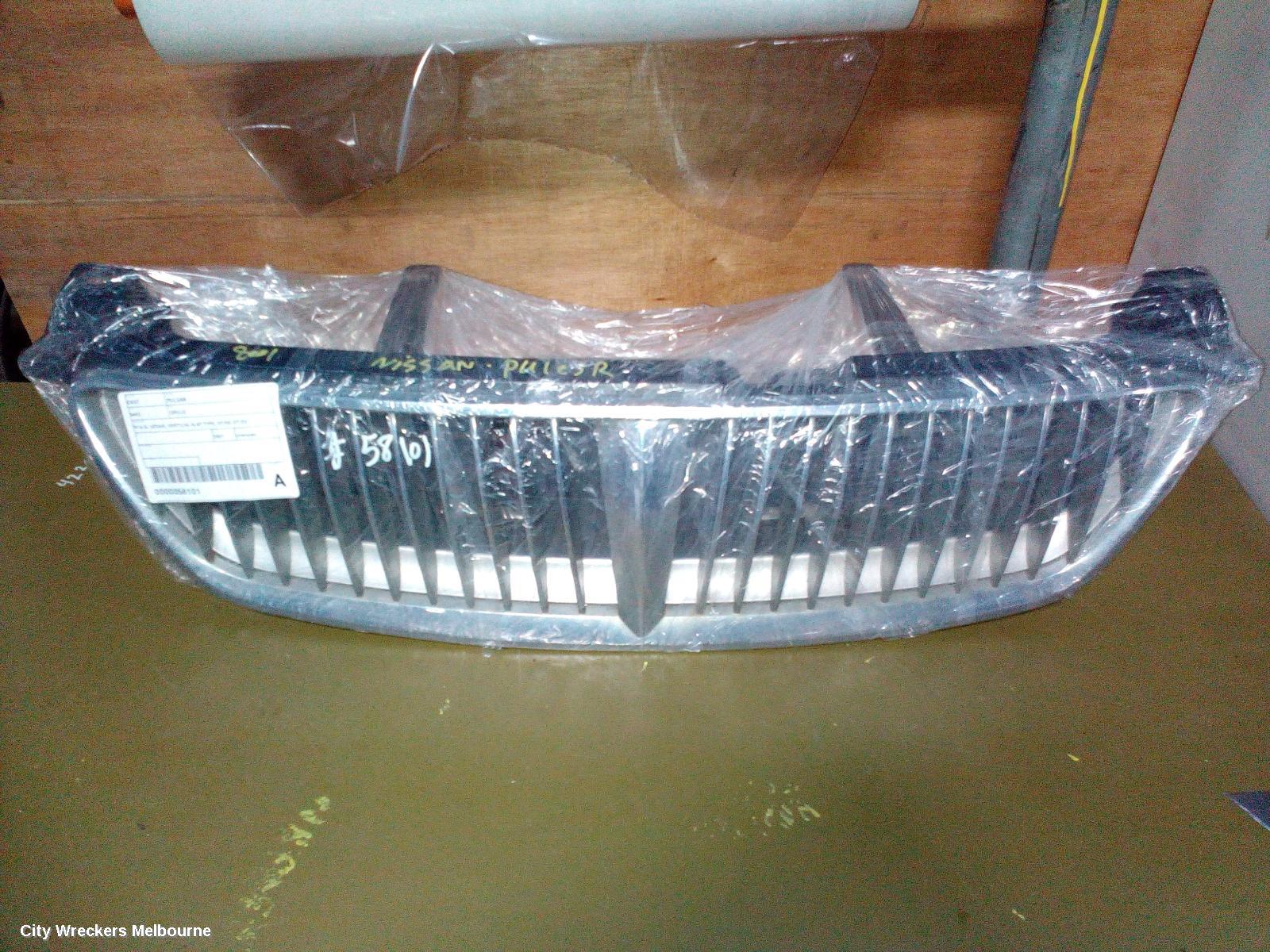 NISSAN PULSAR GRILLE, N16 SI, SEDAN, VERTICAL SLAT TYPE, 07/2000 - 07/2003