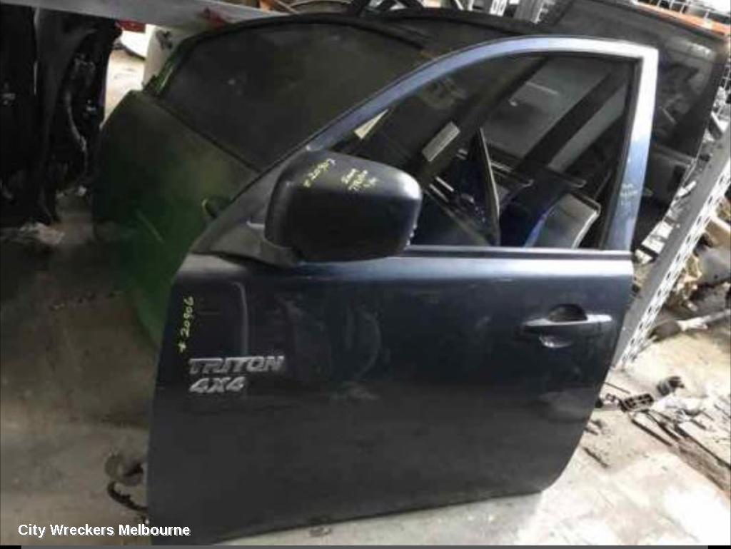 MITSUBISHI TRITON PWR DR WIND SWITCH, RH FRONT (MASTER SWITCH), 4 DOOR SWITCH TYPE, ML-MN, 07/2006 - 04/2015