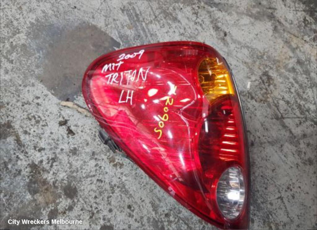 MITSUBISHI TRITON PWR DR WIND SWITCH, RH FRONT (MASTER SWITCH), 4 DOOR SWITCH TYPE, ML-MN, 07/2006 - 04/2015