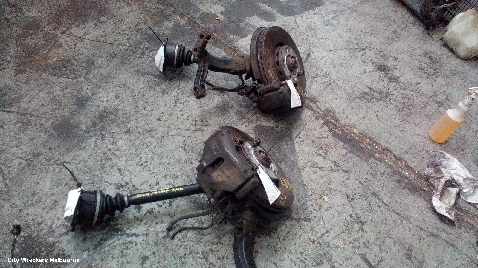 VOLKSWAGEN PASSAT LEFT FRONT HUB ASSEMBLY, 3B/GP, 11/2002 - 11/2005