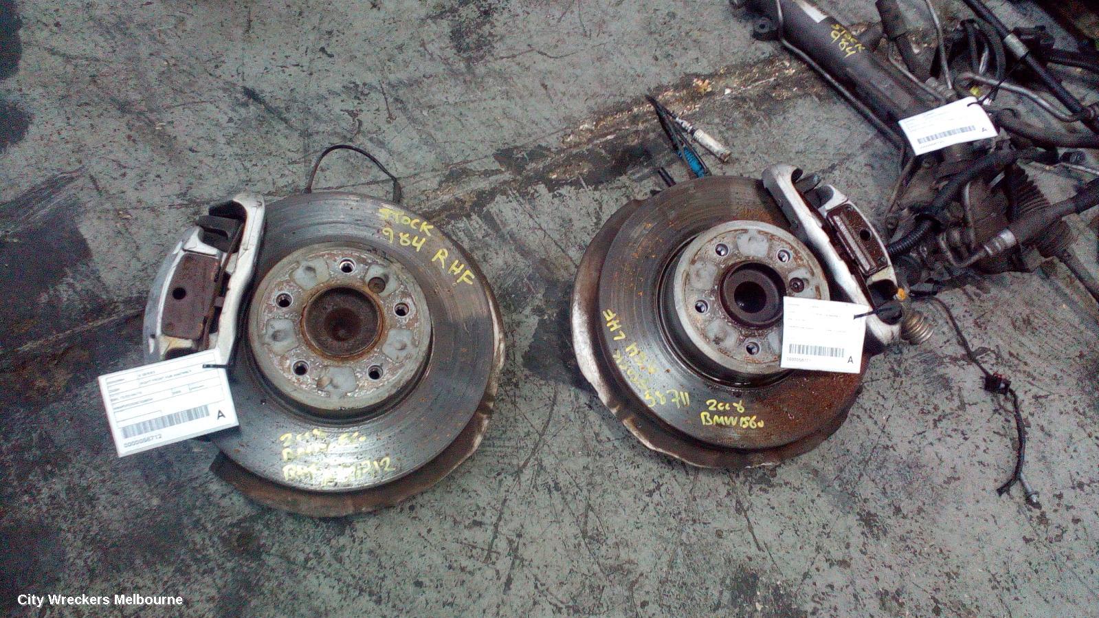BMW 5 SERIES RIGHT FRONT HUB ASSEMBLY, E60, 10/2003 - 04/2010
