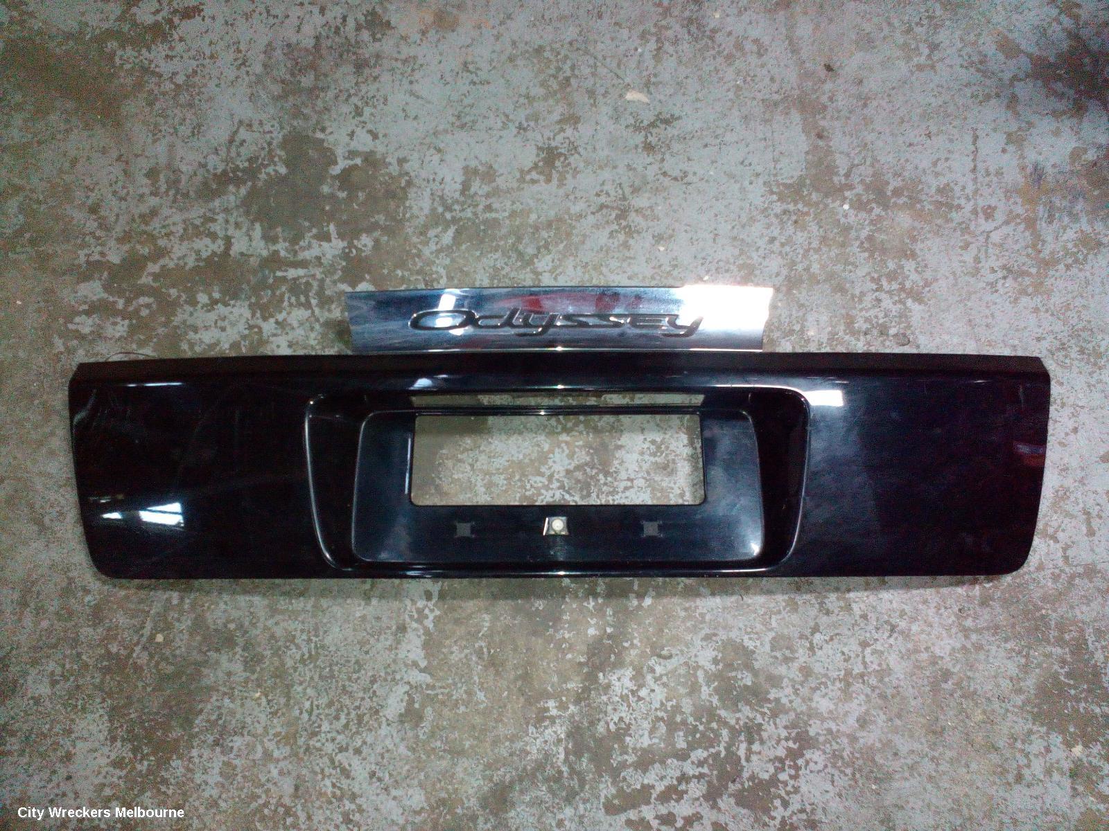 HONDA ODYSSEY REAR GARNISH, TAILGATE UPPER CENTRE CHROME PIECE, RB, 07/2004 - 03/2009