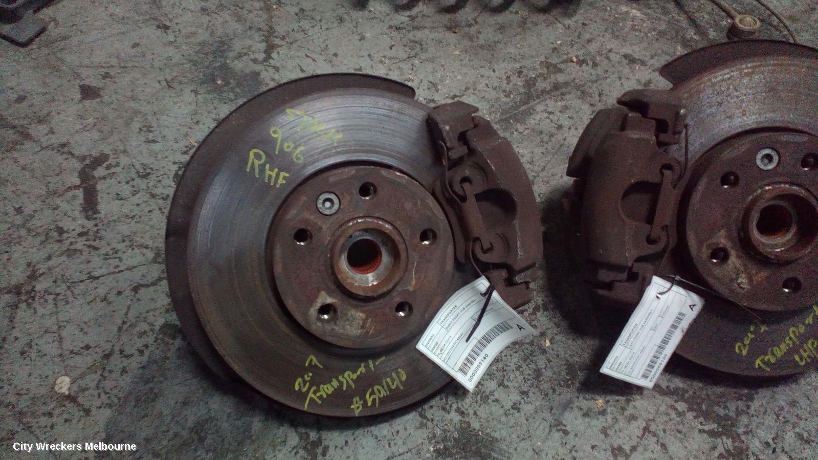 VOLKSWAGEN TRANSPORTER RIGHT FRONT HUB ASSEMBLY, T5, 08/2004 - 02/2010