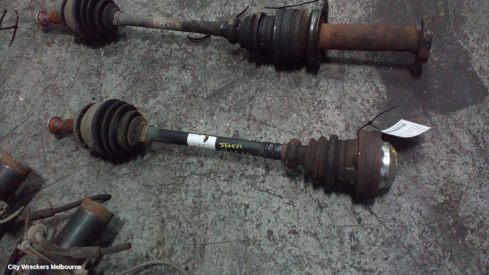 VOLKSWAGEN TRANSPORTER LEFT DRIVESHAFT, FRONT, DIESEL, 1.9, TURBO, T5, 08/2004 - 02/2010