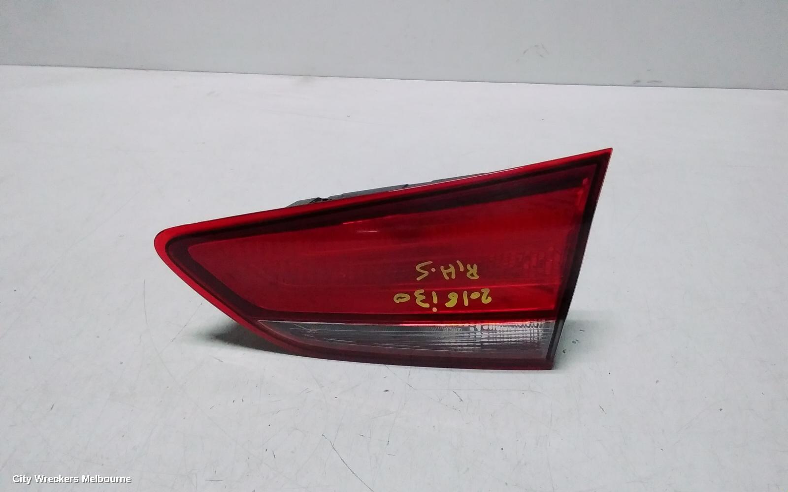 HYUNDAI I30 REAR GARNISH, TAILGATE LAMP (RH SIDE), STANDARD, NON LED TYPE, PD, 03/2017 - 07/2020