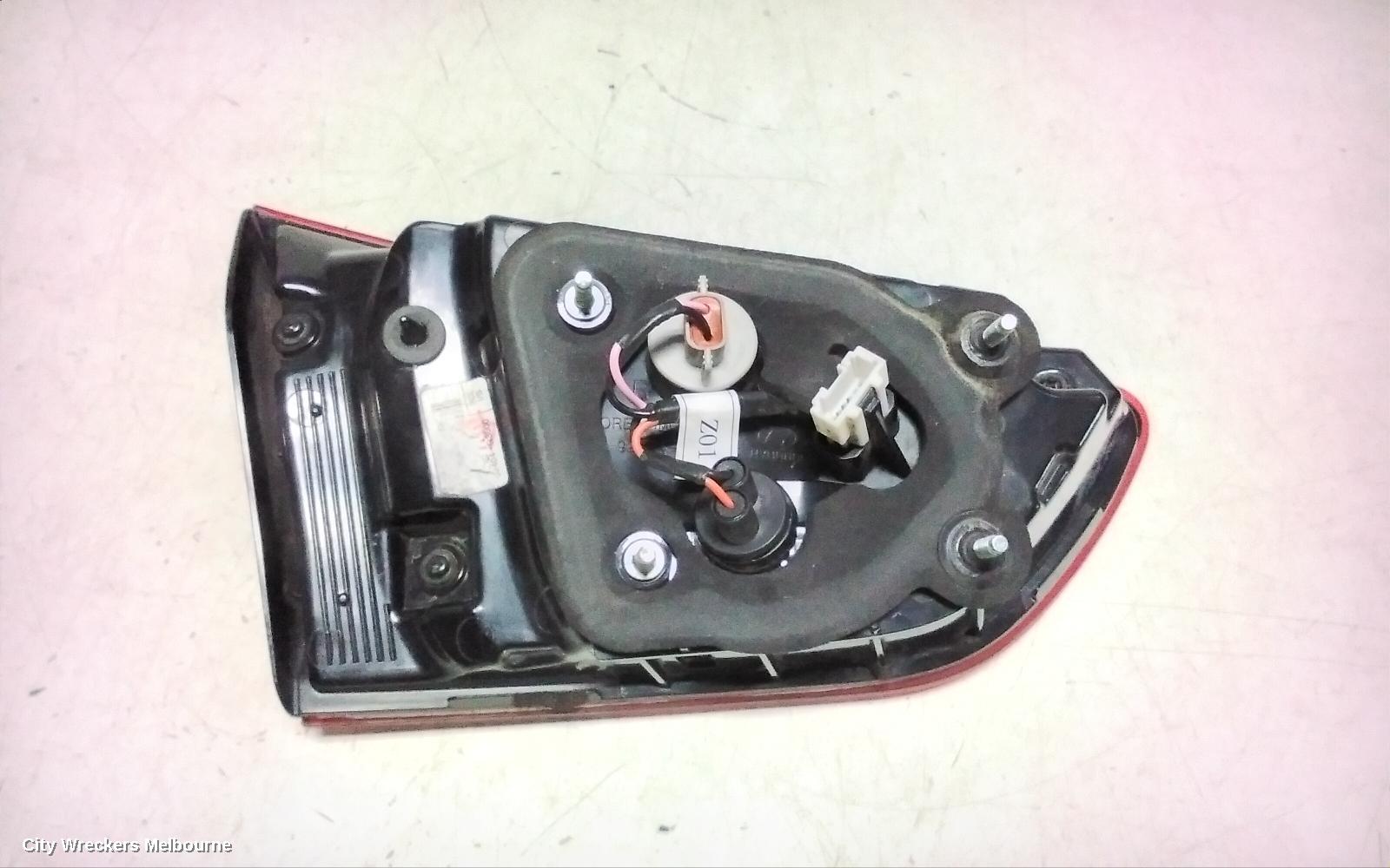 HYUNDAI I30 REAR GARNISH, TAILGATE LAMP (RH SIDE), STANDARD, NON LED TYPE, PD, 03/2017 - 07/2020