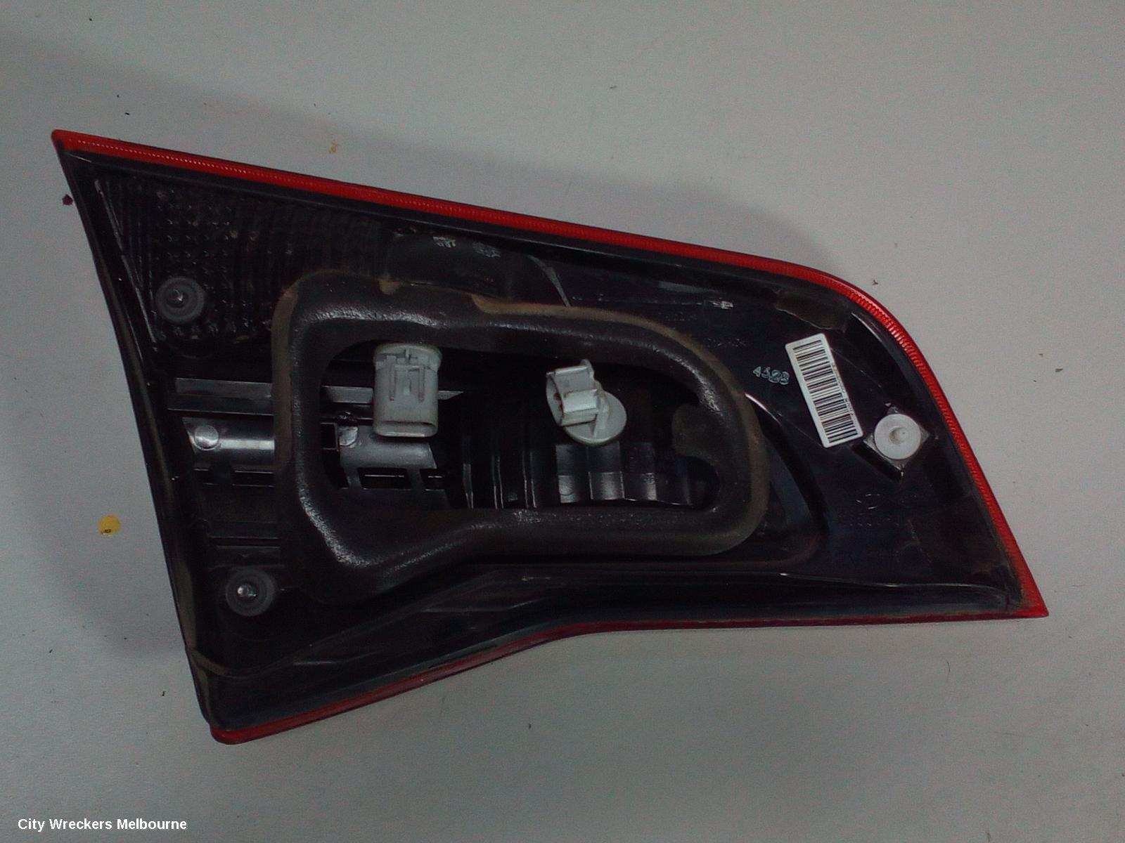 RENAULT KALEOS REAR GARNISH, TAILGATE LAMP (RH SIDE), H45, 09/2008 - 04/2016