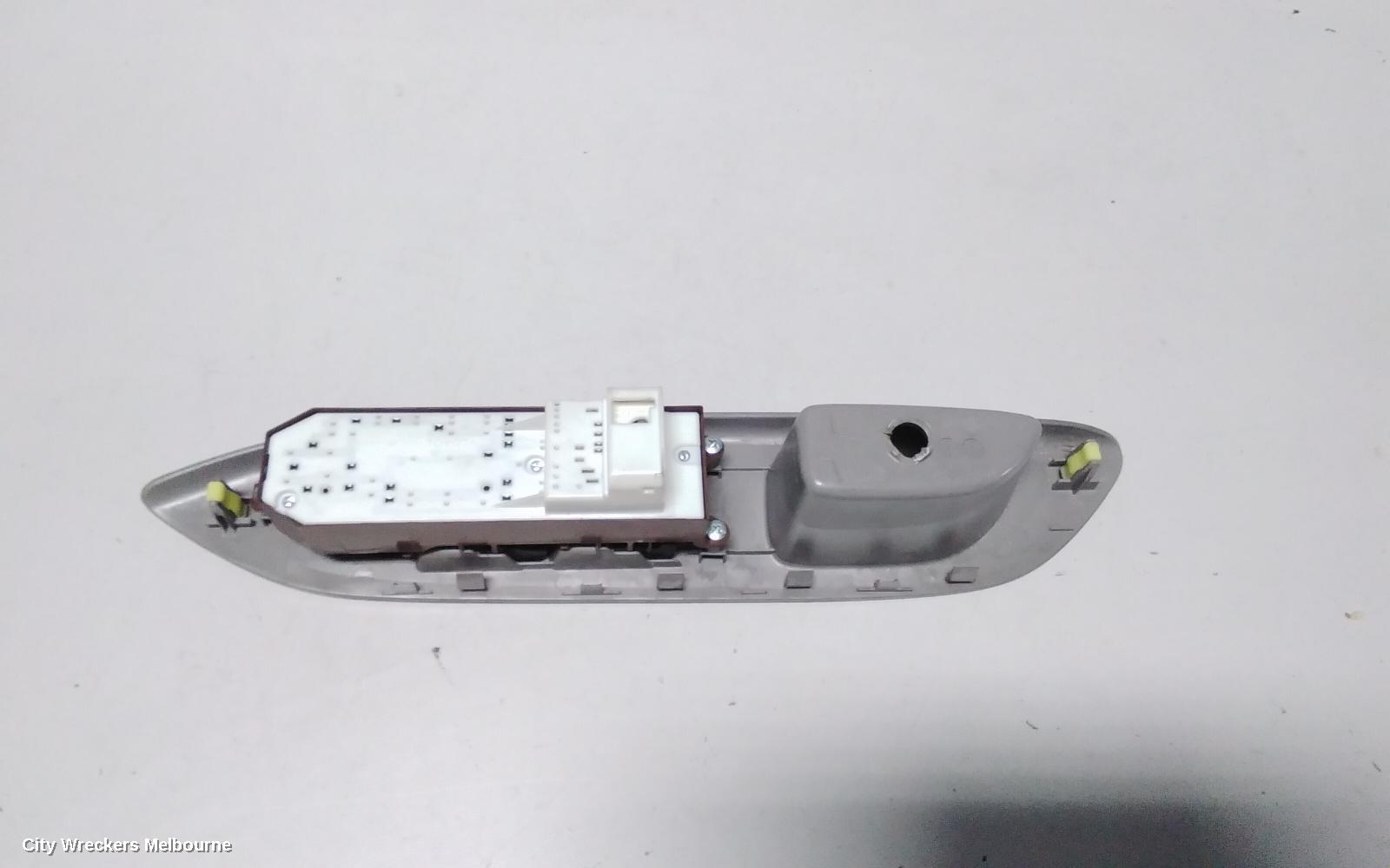 TOYOTA YARIS PWR DR WIND SWITCH, RH FRONT (MASTER SWITCH), 4 SWITCH TYPE, 5DR HATCH/SEDAN, NCP9#, 10/2005 ONWARDS