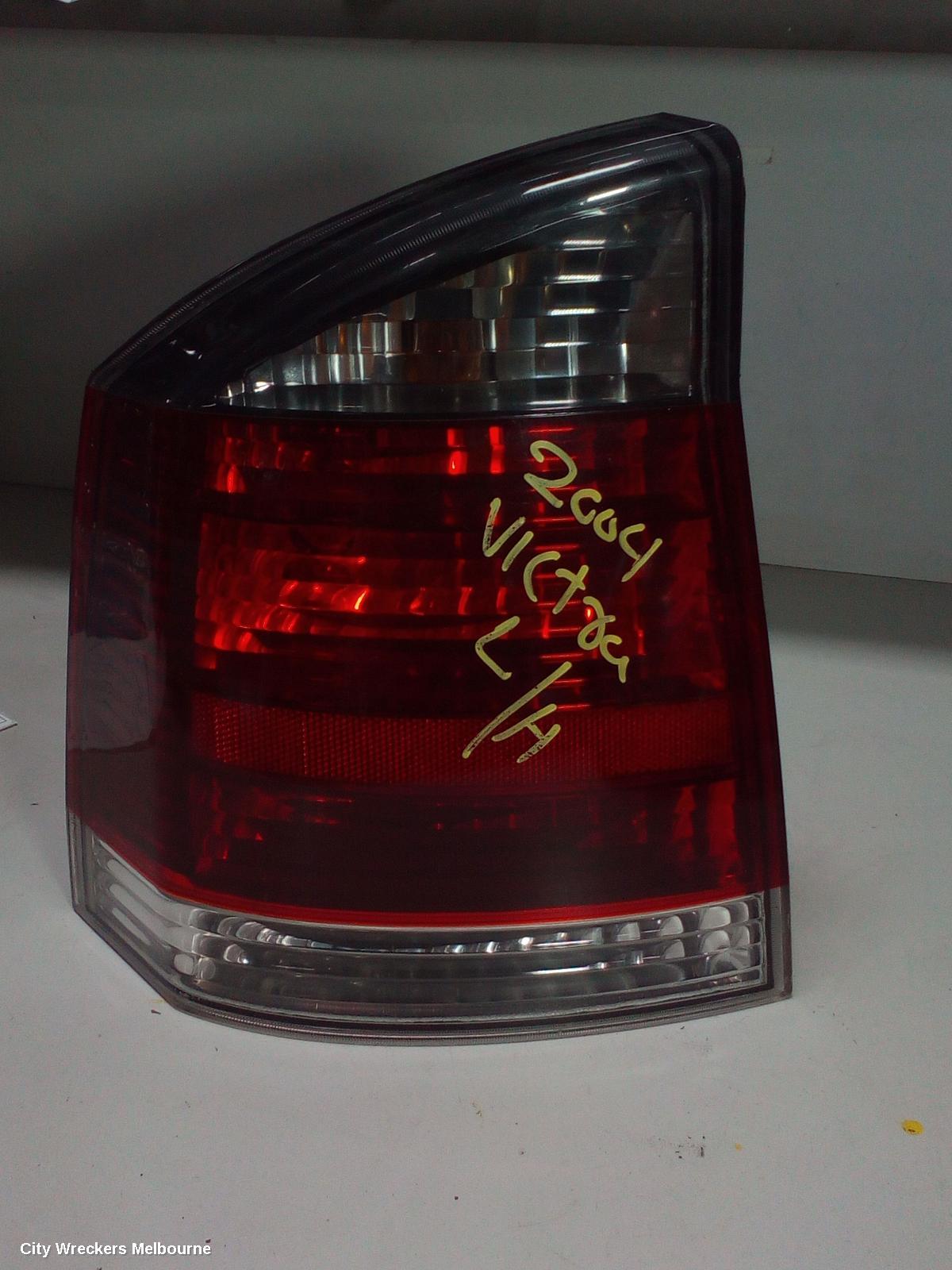 HOLDEN VECTRA LEFT TAILLIGHT, ZC, TOP LENSE CLEAR TYPE, 03/2003 - 12/2006