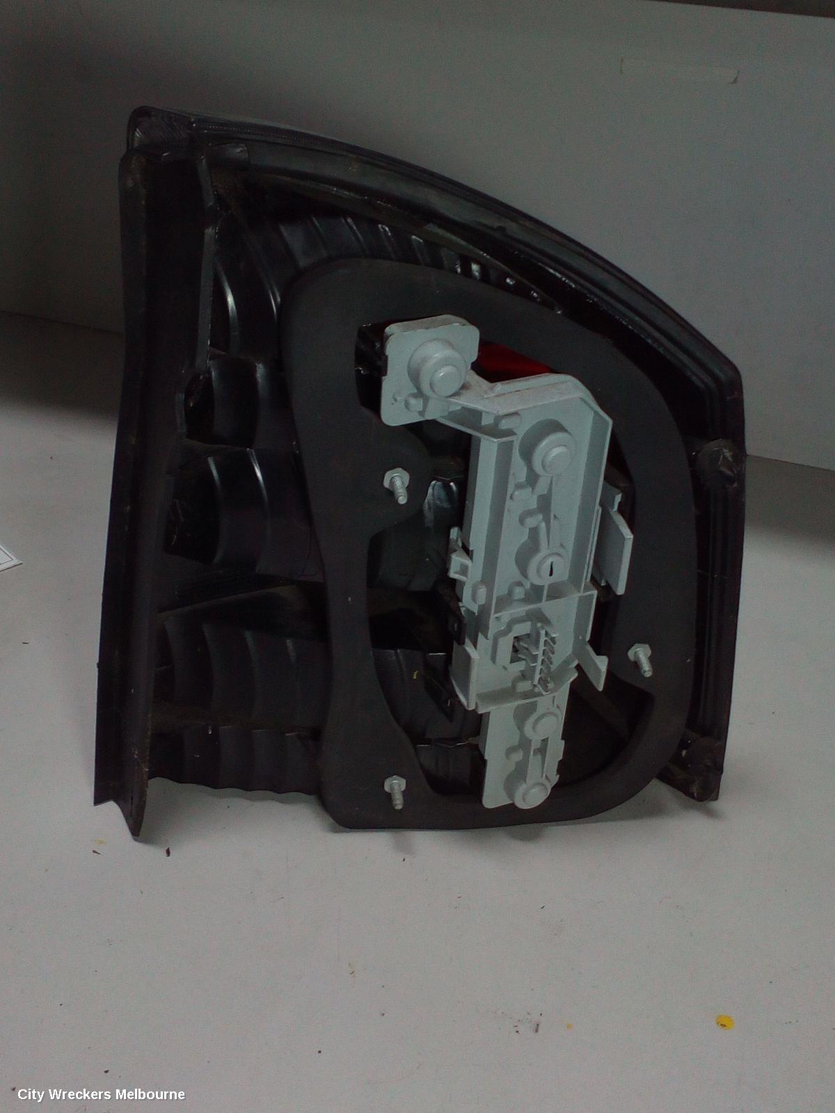HOLDEN VECTRA LEFT TAILLIGHT, ZC, TOP LENSE CLEAR TYPE, 03/2003 - 12/2006