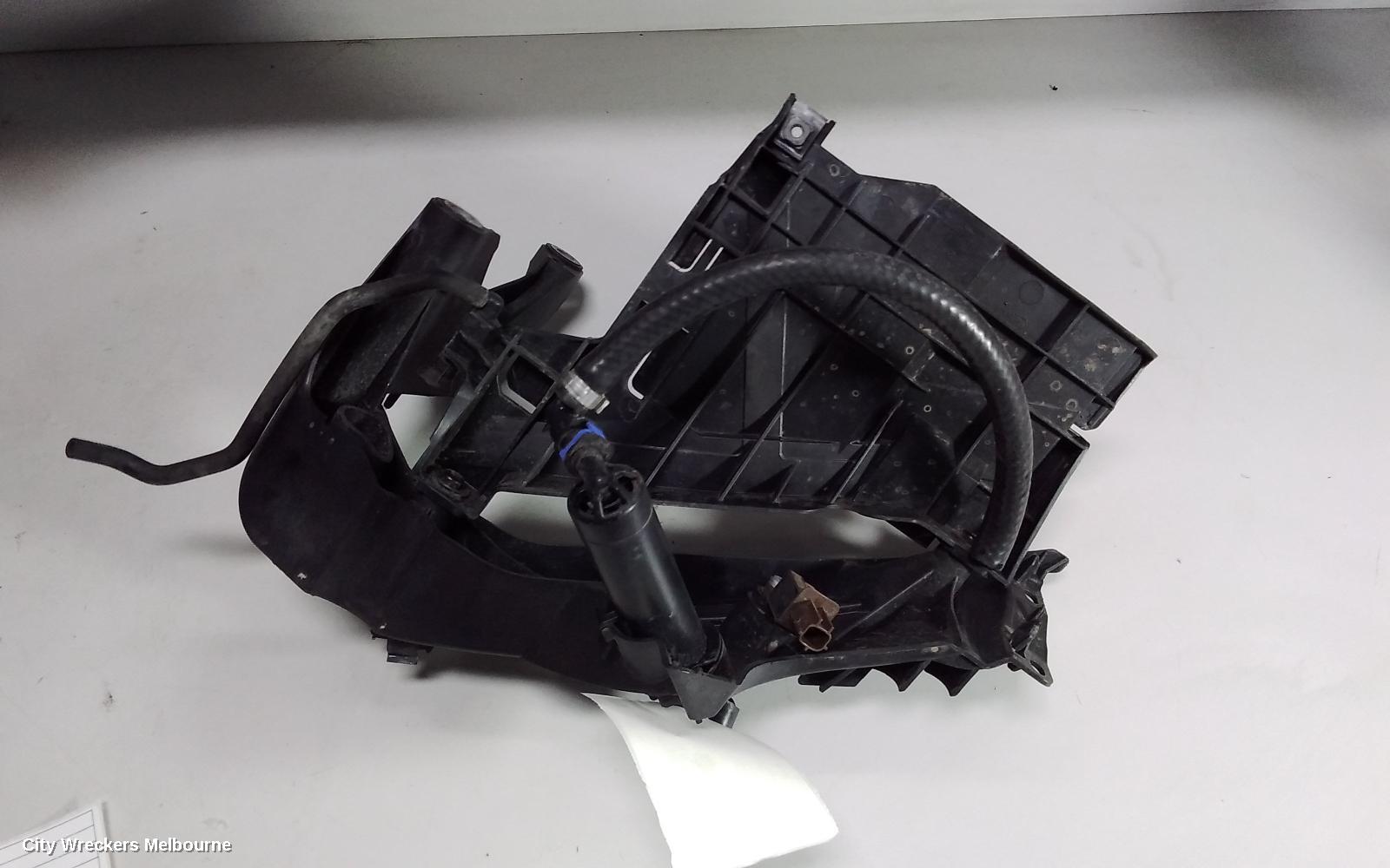 AUDI A5, 8T 10/2011 - 11/2016, HEAD LIGHT BRAKET LEFT: 59570