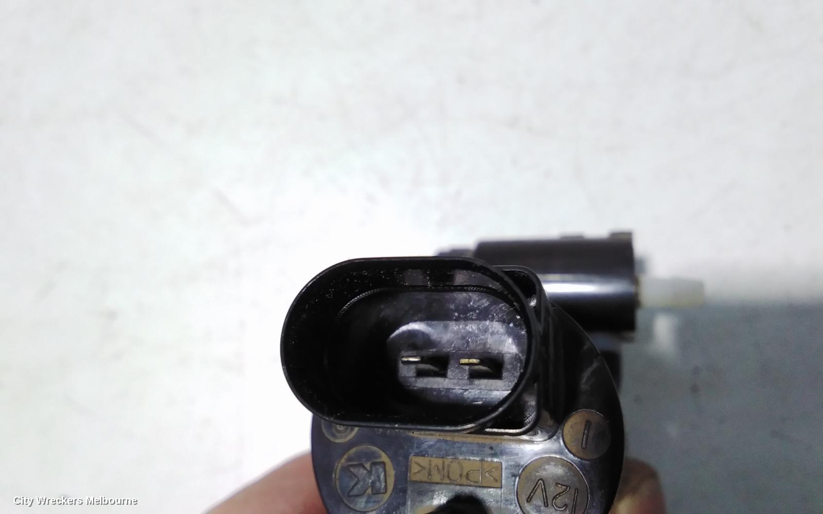 JEEP GRANDCHEROKEE WASHER BOTTLE, WK, W/ H/LAMP WASHER TYPE, 10/2010 ONWARDS