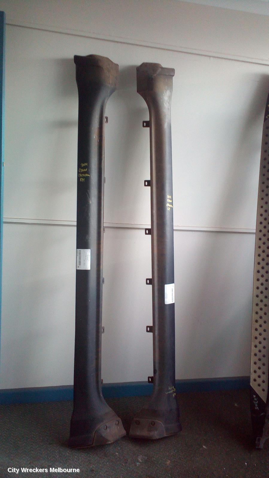 JEEP GRANDCHEROKEE SIDE STEP/SKIRT, WK, SIDE SKIRT, LH SIDE, 10/2010 ONWARDS