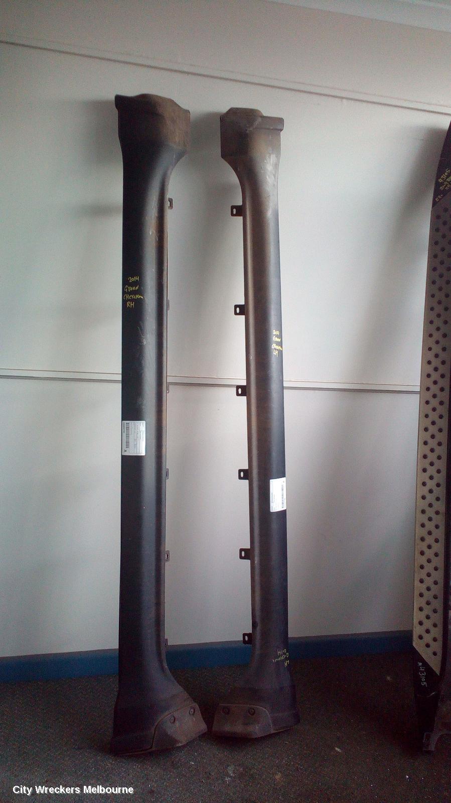 JEEP GRANDCHEROKEE SIDE STEP/SKIRT, WK, SIDE SKIRT, LH SIDE, 10/2010 ONWARDS